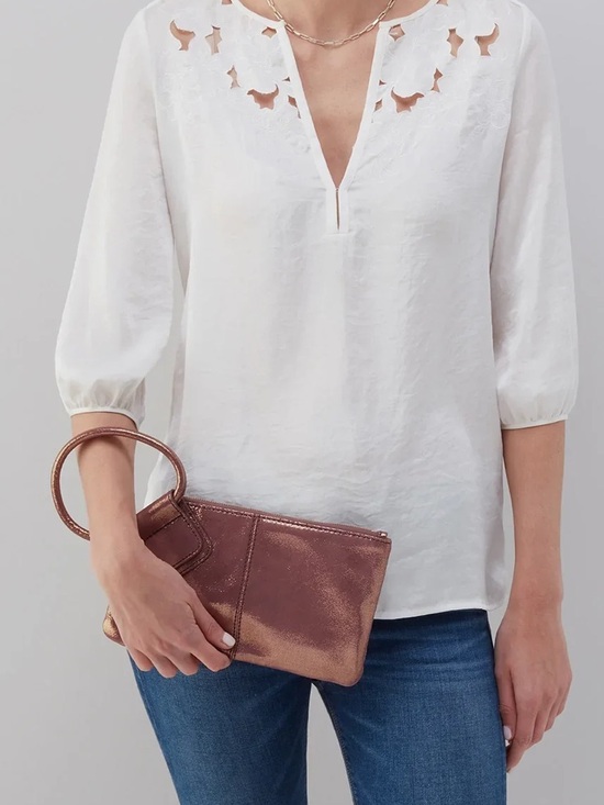 HOBO Handbags - HOBO Metallic Rose Brown Sable Wristlet🤎